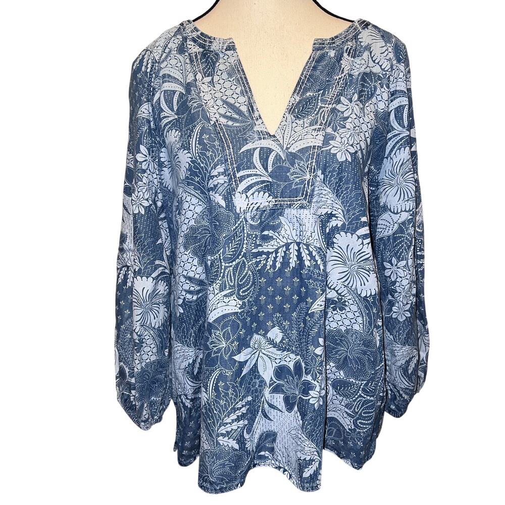 Tommy Bahama Chambray Blue White Floral Batik Split Neck Blouse Top Size S - Picture 2 of 13